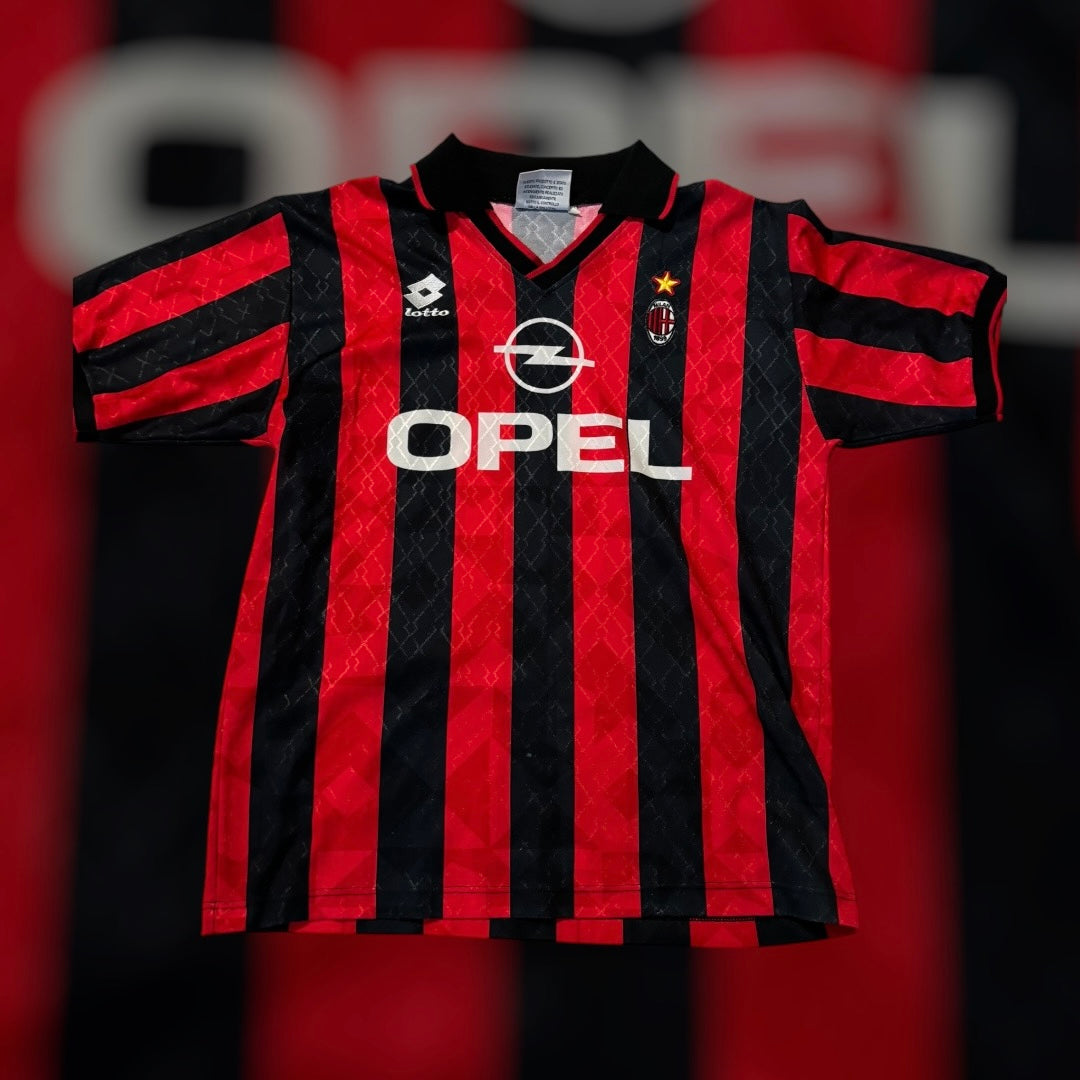 George Weah #9 1995/1996 AC Milan Home Kit (Medium)