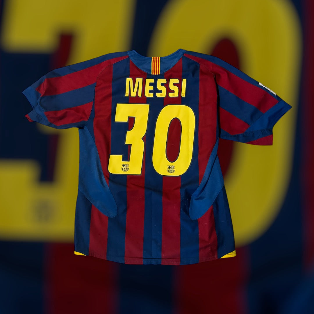 Lionel Messi #30 2005-2006 Barcelona Home Kit (Medium)