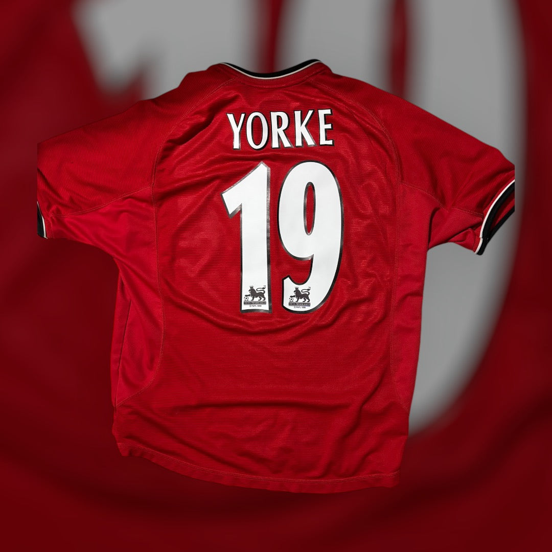 Dwight Yorke #19 2001-2002 Manchester United Home Kit (Medium)